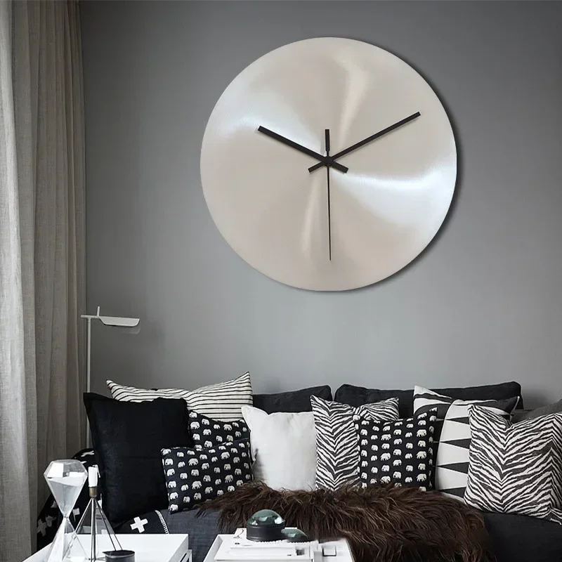 Silver Minimalist Industrial W - Resin Art Wall Clock 评论和价格