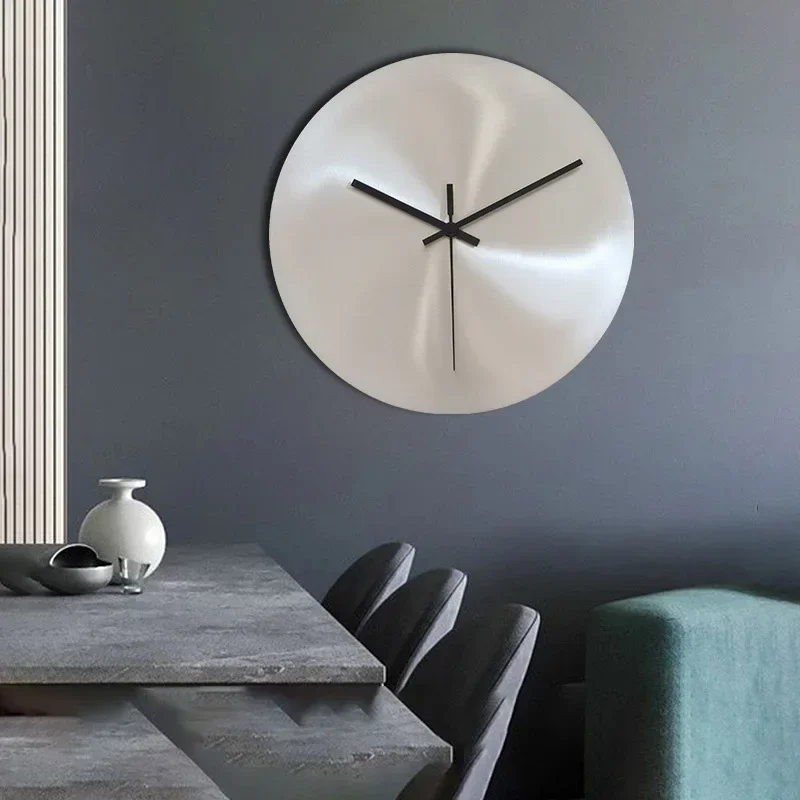 Silver Minimalist Industrial W - Resin Art Wall Clock 评论和价格