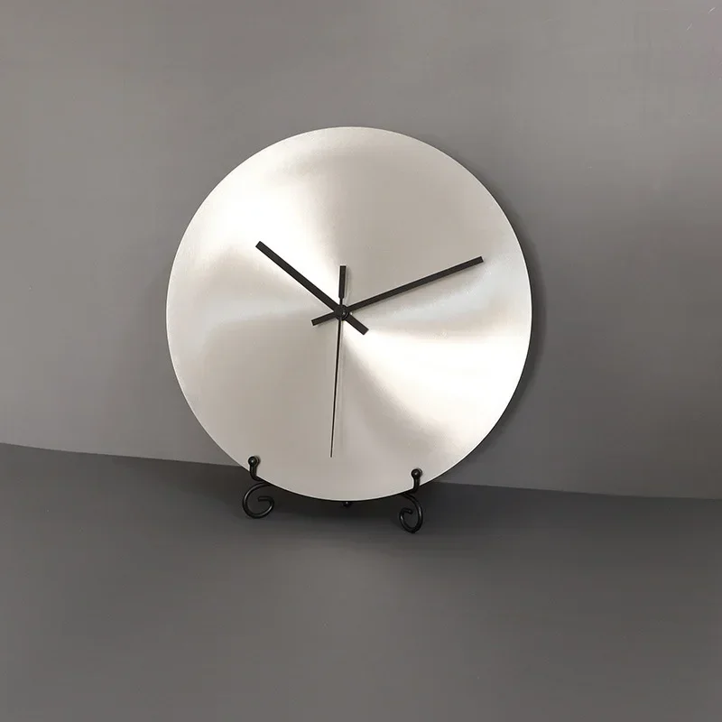 Silver Minimalist Industrial W - Resin Art Wall Clock 评论和价格