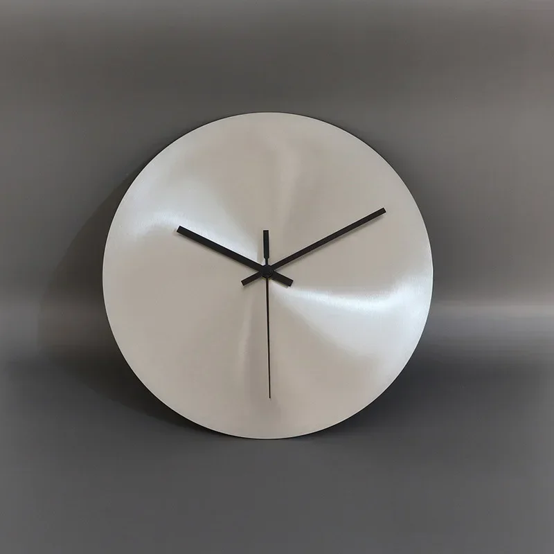 Silver Minimalist Industrial W - Resin Art Wall Clock 评论和价格